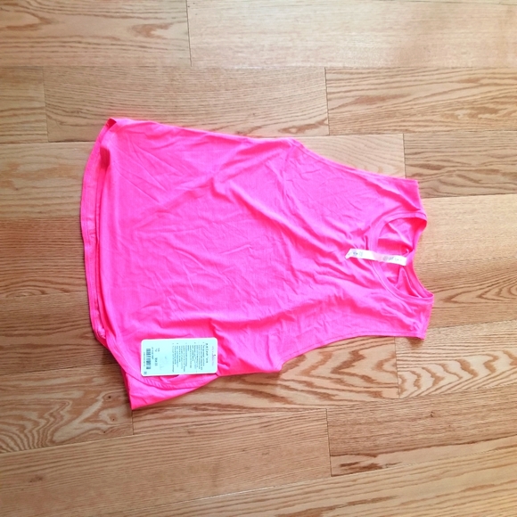 Lululemon brand new top - Picture 1 of 3